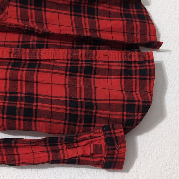 4/$12 Garage Red and Black Plaid Long Sleeve Button Down Top Women's size Medium - Picture 3 of 7